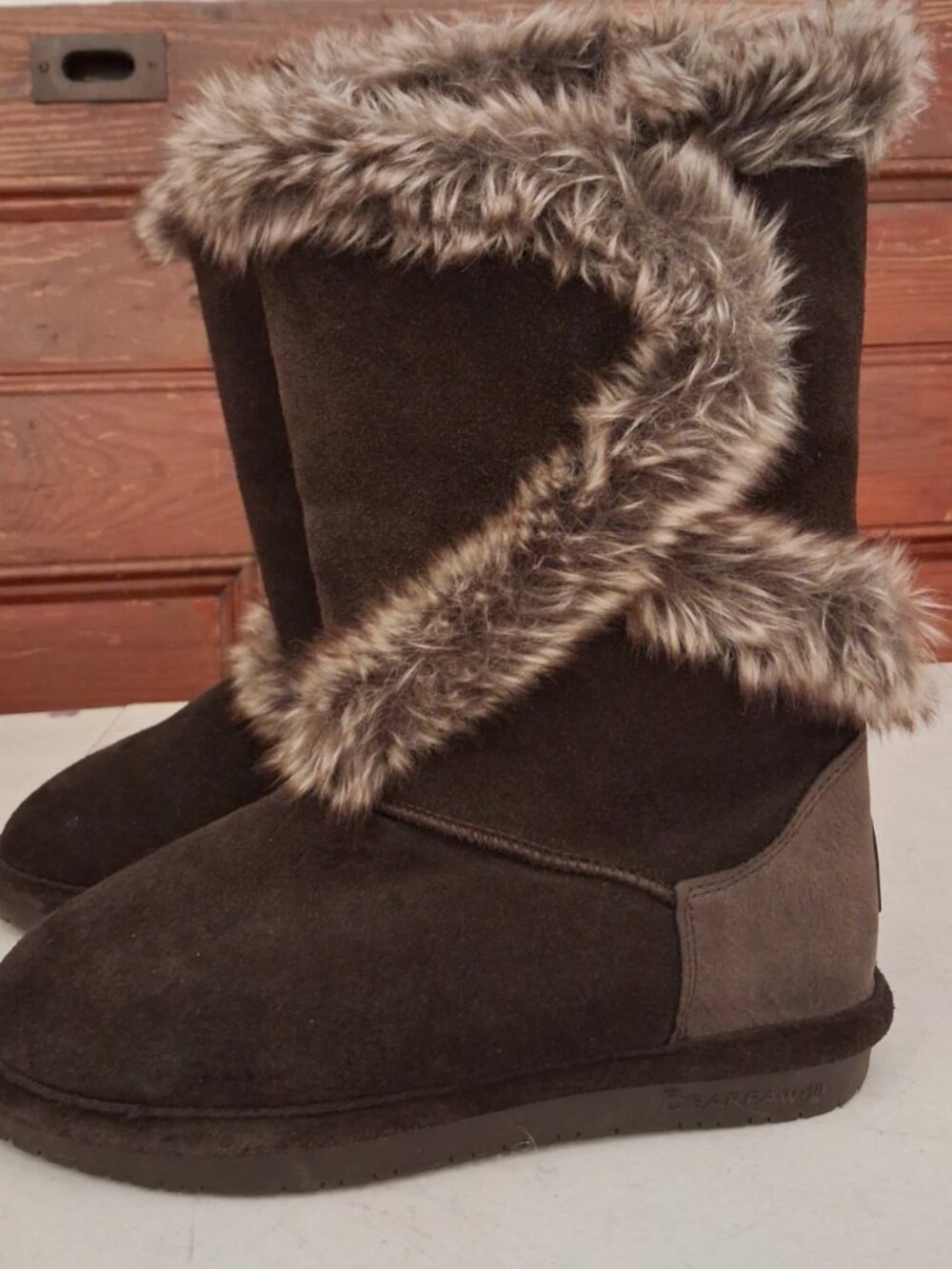 Bear Paw - super warm and stylish - authentic - size 7 - womens